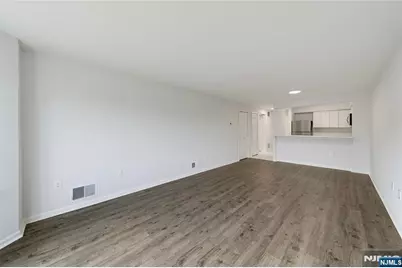 503 Hancock Court 503 #503, Edgewater, NJ 07020 - Photo 5