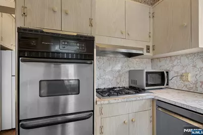 290 Lafayette Avenue 2 #2, Cliffside Park, NJ 07010 - Photo 23