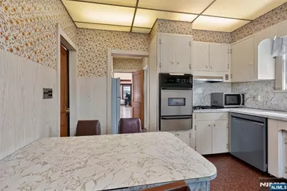 290 Lafayette Avenue 2 #2, Cliffside Park, NJ 07010 - Photo 25