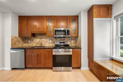 477 Undercliff Avenue, Edgewater, NJ 07020 - Photo 9