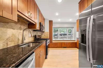 477 Undercliff Avenue, Edgewater, NJ 07020 - Photo 9