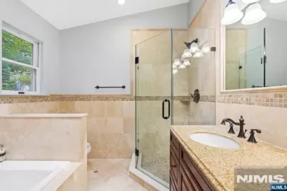 477 Undercliff Avenue, Edgewater, NJ 07020 - Photo 17