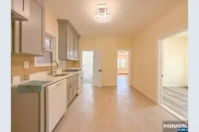 244 Lincoln Avenue 1 #1, Cliffside Park, NJ 07010 - Photo 9