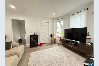 21 Livingston Avenue 2nd Fl #2nd fl, Lyndhurst Township, NJ 07071 - Photo 3