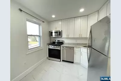 21 Livingston Avenue 2nd Fl #2nd fl, Lyndhurst Township, NJ 07071 - Photo 11