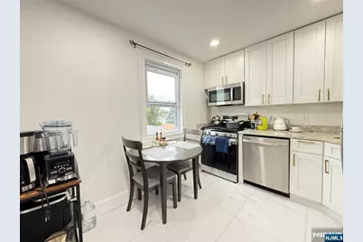 21 Livingston Avenue 2nd Fl #2nd fl, Lyndhurst Township, NJ 07071 - Photo 5