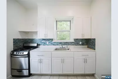 180 Larch Avenue, Teaneck Township, NJ 07666 - Photo 5