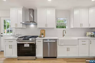 100 Pier Ln, Fairfield, NJ 07004 - Photo 11