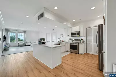7716 Kennedy Boulevard 3E #3E, North Bergen, NJ 07047 - Photo 5