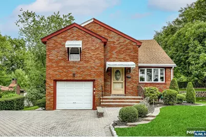 105 Arnot Place, Paramus, NJ 07652 - Photo 15