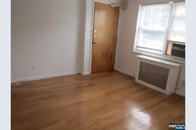 118 Hastings Avenue A #A, Rutherford, NJ 07070 - Photo 3