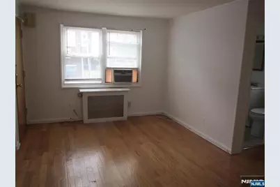 118 Hastings Avenue A #A, Rutherford, NJ 07070 - Photo 5