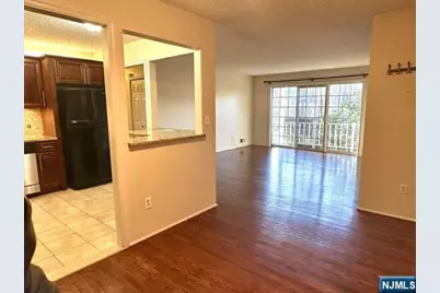 303 Linden Street 303 #303, Mahwah, NJ 07430 - Photo 5