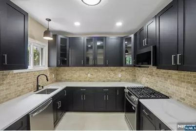 31 Claremont Avenue, Jersey City, NJ 07305 - Photo 11