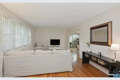 91 Legion Place, Hillsdale, NJ 07642 - Photo 9