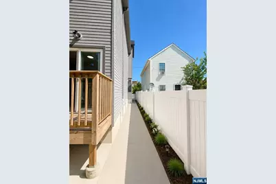 95 Claremont Avenue, Jersey City, NJ 07305 - Photo 15
