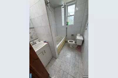 709 Stuyvesant Avenue, Lyndhurst Township, NJ 07071 - Photo 3