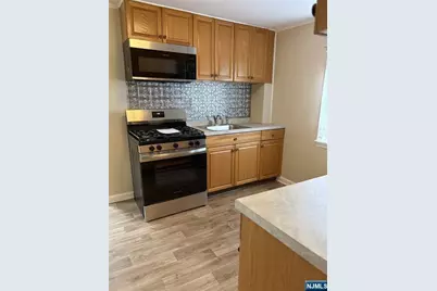 209 Boulevard, Hasbrouck Heights, NJ 07604 - Photo 5