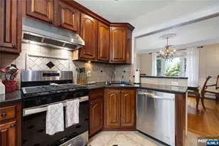 84 Vanderburgh Ave, Rutherford, NJ 07070 - Photo 7