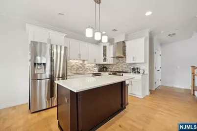 140 Cedar Street, Fort Lee, NJ 07024 - Photo 9