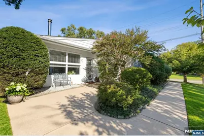 813 Ridgewood Avenue, Oradell, NJ 07649 - Photo 29