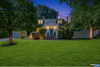 813 Ridgewood Avenue, Oradell, NJ 07649 - Photo 3