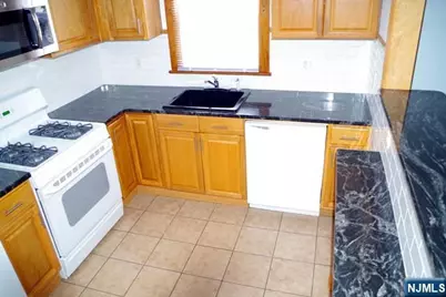 31 Brook Avenue 2 #2, Wallington, NJ 07057 - Photo 3