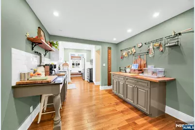 442 Central Park Drive, New Milford, NJ 07646 - Photo 7