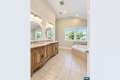 380 Hoover Avenue, Washington Township, NJ 07676 - Photo 9