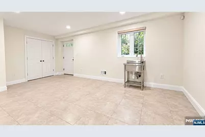 29 A Delia A #A, Palisades Park, NJ 07650 - Photo 5
