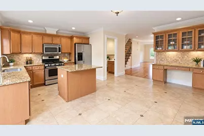 29 A Delia A #A, Palisades Park, NJ 07650 - Photo 3