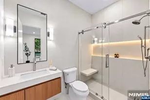 236 Woodcrest Ave, Paramus, NJ 07652 - Photo 33
