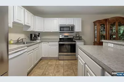 58 Parkside Court, Wayne, NJ 07470 - Photo 9