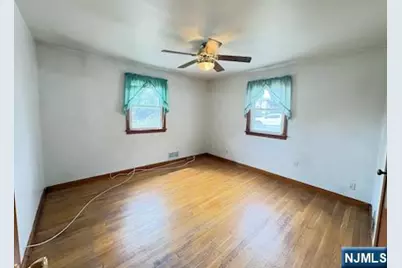 218 Pandolfi Avenue, Secaucus, NJ 07094 - Photo 9