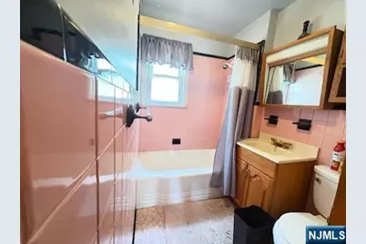 218 Pandolfi Avenue, Secaucus, NJ 07094 - Photo 11