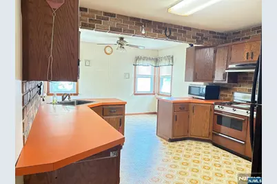 218 Pandolfi Avenue, Secaucus, NJ 07094 - Photo 5