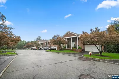 8 Beacon Hill, Pompton Lakes, NJ 07442 - Photo 21