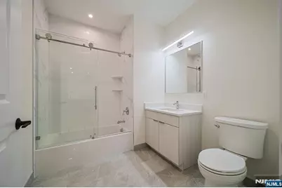 401 E Central Boulevard 4B #4B, Palisades Park, NJ 07650 - Photo 11