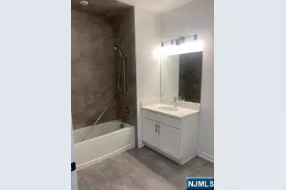 480 Paterson Avenue 106 #106, East Rutherford, NJ 07073 - Photo 3