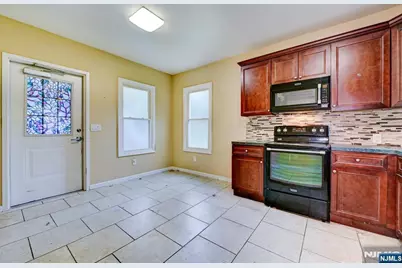 138 Hamburg Turnpike, Bloomingdale, NJ 07403 - Photo 11