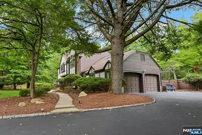 51 Burnwood Lane, Upper Saddle River, NJ 07458 - Photo 3