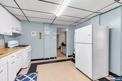 17 Railroad Avenue, Phillipsburg, NJ 08865 - Photo 9