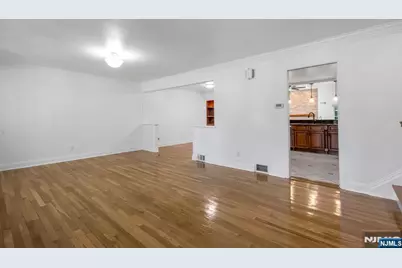 144 Seneca Court, Paramus, NJ 07652 - Photo 3