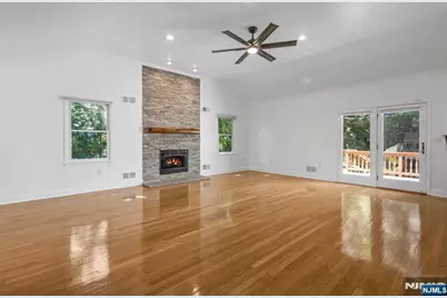 144 Seneca Court, Paramus, NJ 07652 - Photo 9