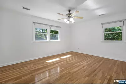 144 Seneca Court, Paramus, NJ 07652 - Photo 11