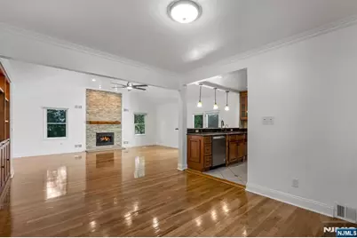 144 Seneca Court, Paramus, NJ 07652 - Photo 5
