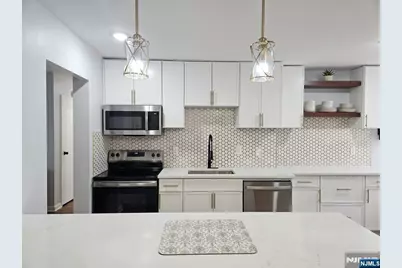 300 Winston, Cliffside Park, NJ 07010 - Photo 9