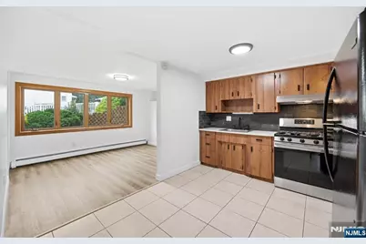 37 Hazelview Avenue, Clifton, NJ 07011 - Photo 5