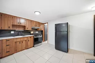 37 Hazelview Ave, Clifton, NJ 07011 - Photo 7