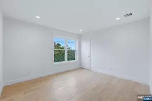 60 Lasalle Ave, Hasbrouck Heights, NJ 07604 - Photo 23